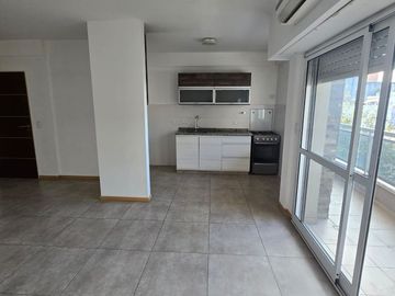 DEPARTAMENTO 2 AMBIENTES CON BALCON 2DO PISO AL FRENTE - SANTOS LUGARES