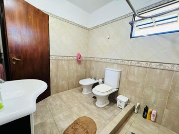 VENTA CASA 5 DORMITORIOS TALAR DE MENDIOLAZA