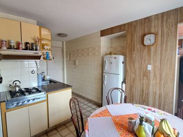 VENDE DEPARTAMENTO 3 AMBIENTES CON BALCON