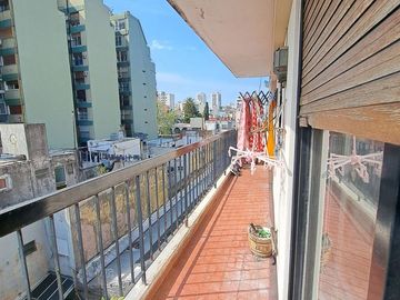 VENDE DEPARTAMENTO 3 AMBIENTES CON BALCON