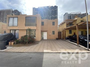 Casa en Venta en Av. Pedro Aguirre Cerda