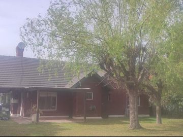 Venta de casa en Echeverria del lago - Canning