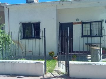 CASA EN VENTA DOS DORMITORIOS BARRIO OÑA