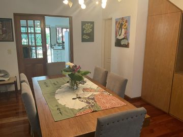 Excelente Duplex de 5 Amb con Jardin, Parrilla y Cochera Doble.Impecable Estado