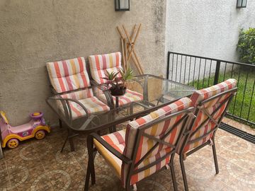 Excelente Duplex de 5 Amb con Jardin, Parrilla y Cochera Doble.Impecable Estado