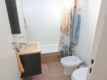 Venta amplio departamento 3 ambientes reciclado con patio en El Palomar