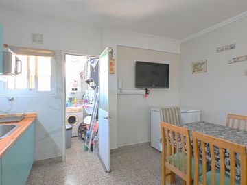 Venta amplio departamento 3 ambientes reciclado con patio en El Palomar