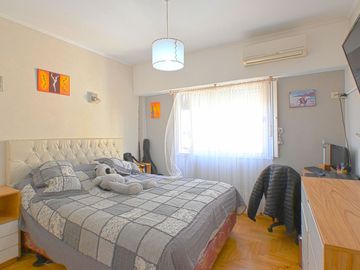 Venta amplio departamento 3 ambientes reciclado con patio en El Palomar