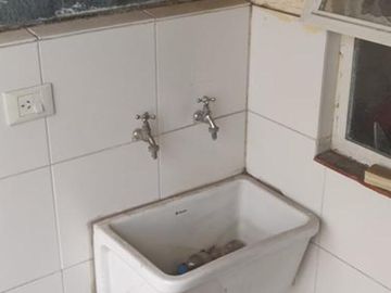 Excelente departamento 2 ambientes reciclado en Flores
