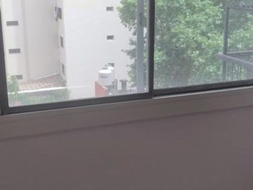Excelente departamento 2 ambientes reciclado en Flores
