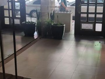 Excelente departamento 2 ambientes reciclado en Flores