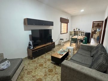 Venta Chalet 3 Ambientes con Jardín en Banfield.