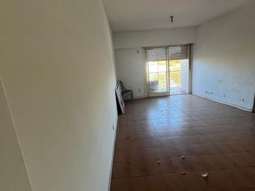 VENTA DEPARTAMENTO 3 AMBIENTES - AL FRENTE CON BALCON