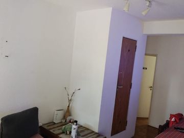EXCELENTE PROPIEDAD DE CUATRO AMBIENTES CON GARAGE CUBIERTO PATIO JARDINFONDO LIBRE Y PISCINA