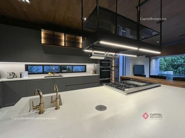 Casa con Alberca de Lujo en Venta en Villa Universitaria
