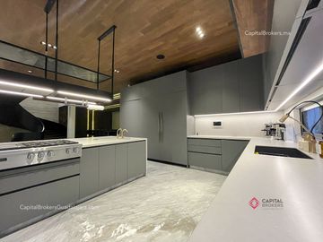 Casa con Alberca de Lujo en Venta en Villa Universitaria
