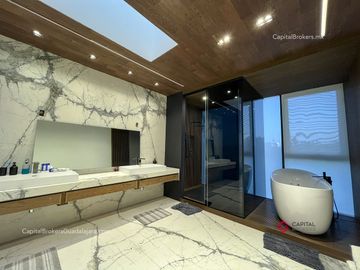 Casa con Alberca de Lujo en Venta en Villa Universitaria