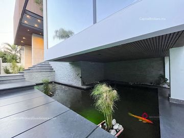 Casa con Alberca de Lujo en Venta en Villa Universitaria