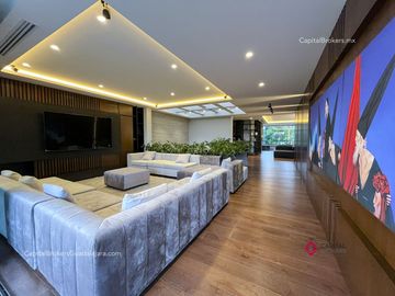 Casa con Alberca de Lujo en Venta en Villa Universitaria