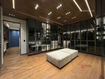 Casa con Alberca de Lujo en Venta en Villa Universitaria