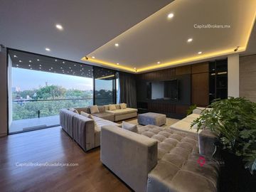 Casa con Alberca de Lujo en Venta en Villa Universitaria