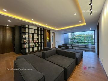Casa con Alberca de Lujo en Venta en Villa Universitaria