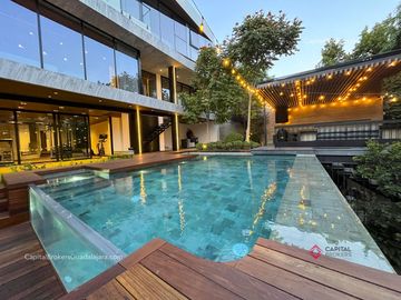 Casa con Alberca de Lujo en Venta en Villa Universitaria