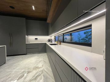 Casa con Alberca de Lujo en Venta en Villa Universitaria