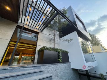 Casa con Alberca de Lujo en Venta en Villa Universitaria