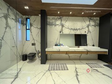Casa con Alberca de Lujo en Venta en Villa Universitaria