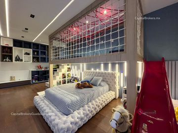 Casa con Alberca de Lujo en Venta en Villa Universitaria