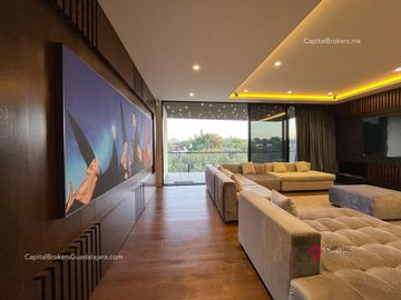 Casa con Alberca de Lujo en Venta en Villa Universitaria