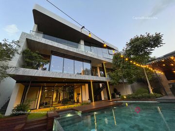 Casa con Alberca de Lujo en Venta en Villa Universitaria