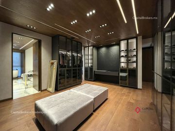 Casa con Alberca de Lujo en Venta en Villa Universitaria