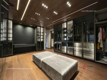 Casa con Alberca de Lujo en Venta en Villa Universitaria