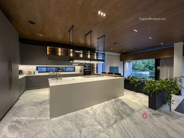 Casa con Alberca de Lujo en Venta en Villa Universitaria