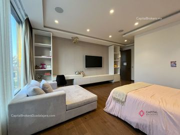 Casa con Alberca de Lujo en Venta en Villa Universitaria