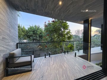 Casa con Alberca de Lujo en Venta en Villa Universitaria
