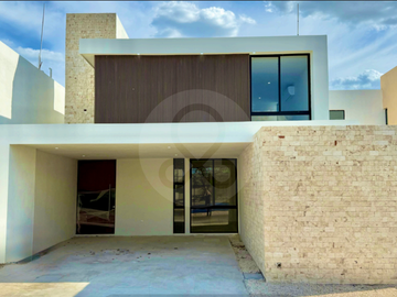 NADIRA Casa en venta en Cholul
