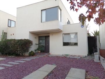 HERMOSA CASA , CONDOMINIO BOSQUE REAL , CURAUMA