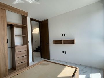 Casa nueva en venta en Loma Dorada.