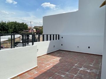 Casa nueva en venta en Loma Dorada.