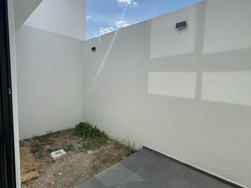 Casa nueva en venta en Loma Dorada.