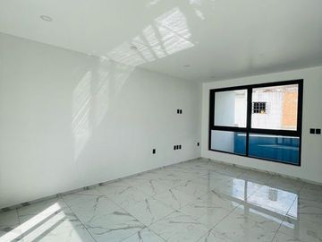 Casa nueva en venta en Loma Dorada.