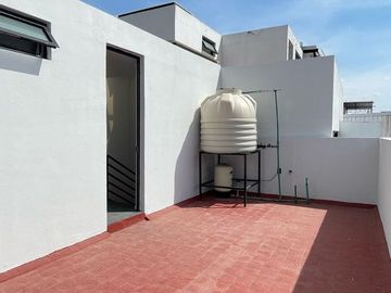 Casa nueva en venta en Loma Dorada.