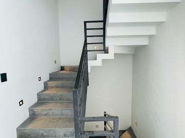 Casa nueva en venta en Loma Dorada.