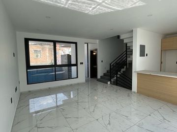 Casa nueva en venta en Loma Dorada.