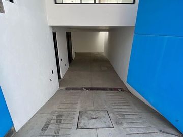 Casa nueva en venta en Loma Dorada.