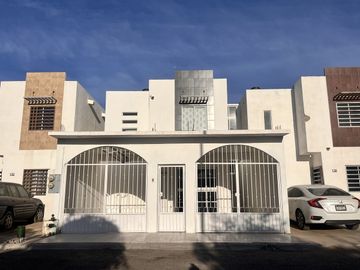 Casa en Residencial Azul marino