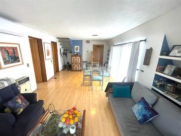 Departamento en Venta en Duplex 100m2 Ricardo Lyon Simon Bolivar